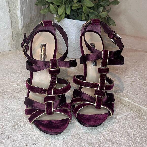 H by Halston burgundy suede w/gold trim strappy heels sz 6M - Picture 1 of 8
